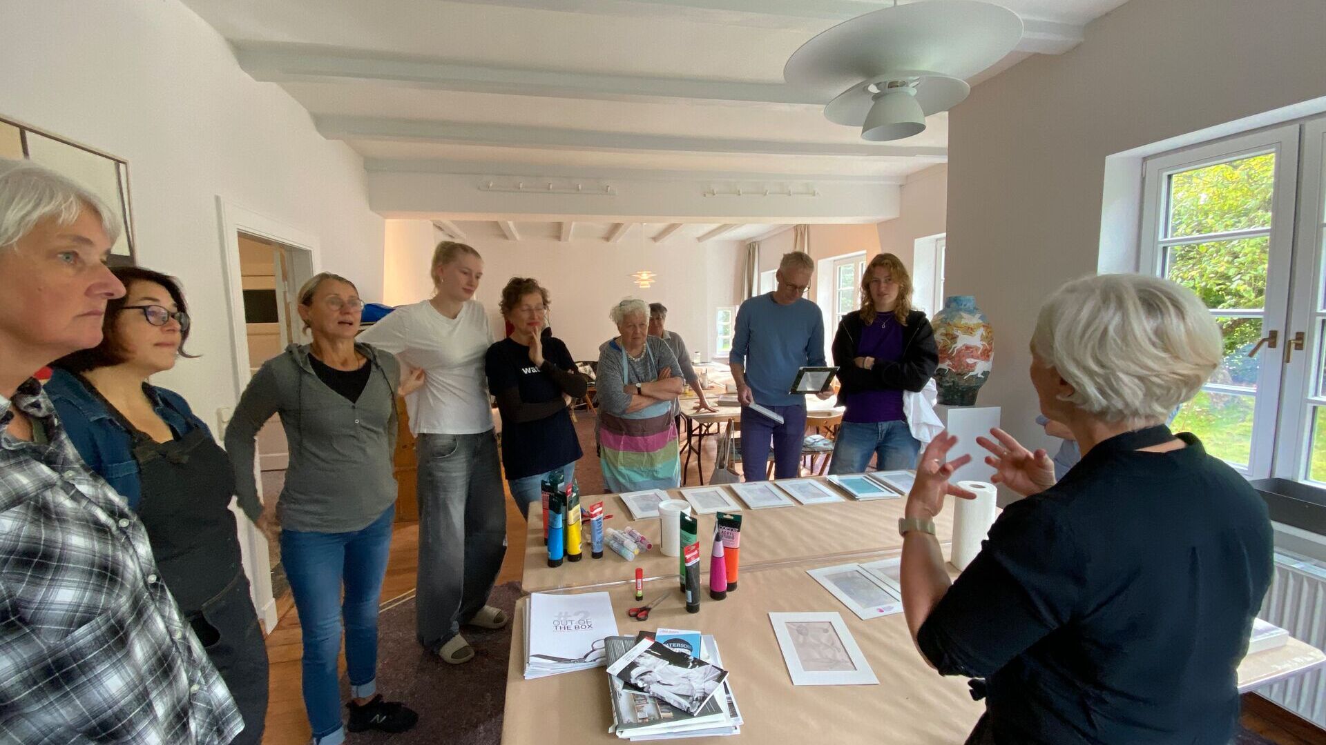 Teilnehmende beim Siebdruck Workshop